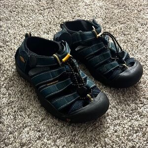 Keen big Kids' Newport H2 teal and black outdoor sandal size 2